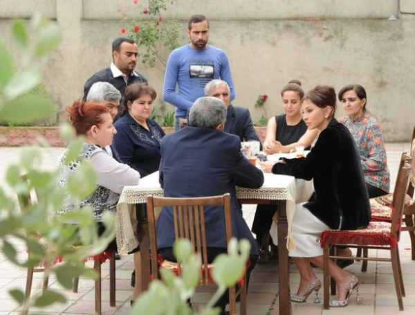 Mehriban Əliyeva Kürdəxanıda bir ailənin qonağı oldu 